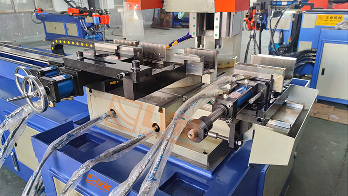 AUTOMATIC CNC TUBE CUTTING MACHINE WITH HEAD ROTATION AND TAILINGS CUTTING FUNCTION插图1