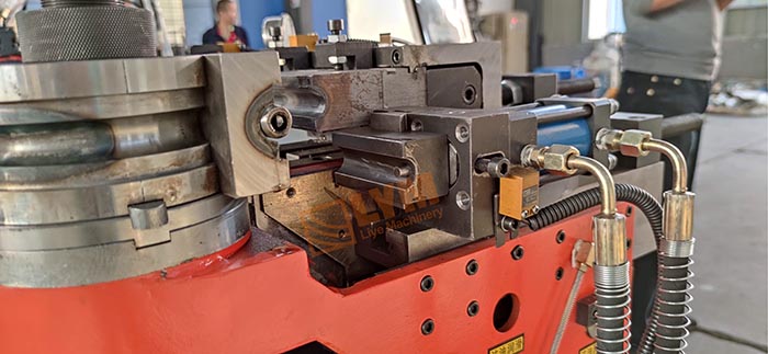 TUBE BENDING+HOLE PUNCHING INTEGRATED MACHINE插图
