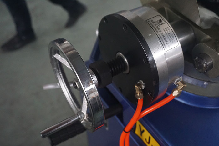 PNEUMATIC PIPE CUTTING MACHINE插图1