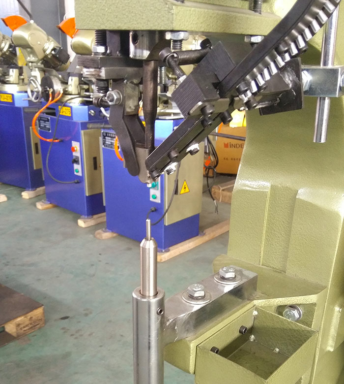 HOLLOW TUBULAR RIVETING MACHINE插图1