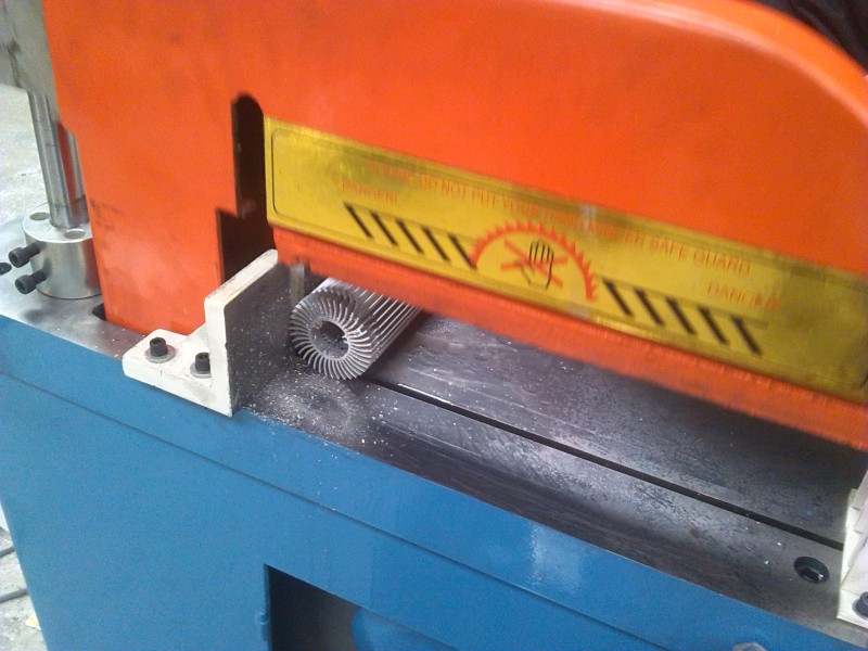 NC SEMI-AUTOMATIC ALUMINUM CUTTING MACHINE插图3