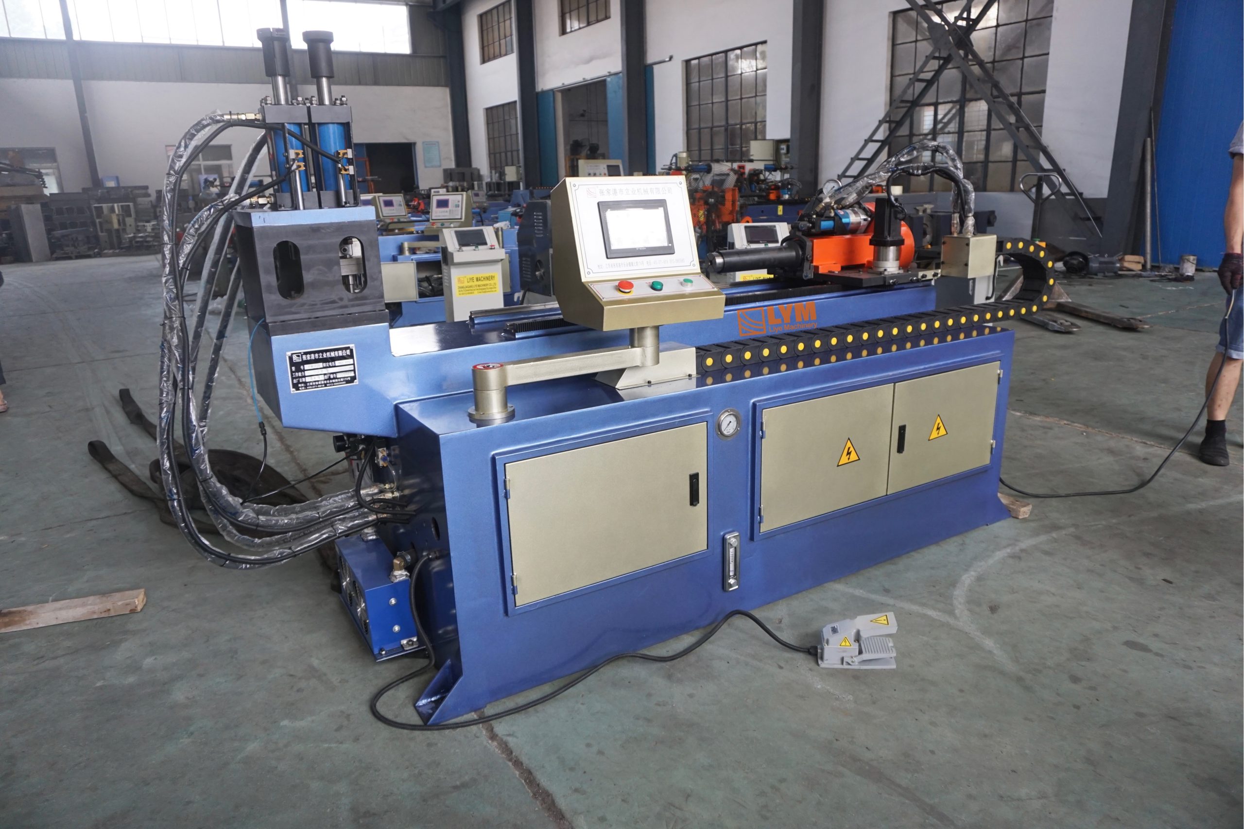 DOUBLE CYLINDER TUBE HOLE PUNCHING MACHINE插图