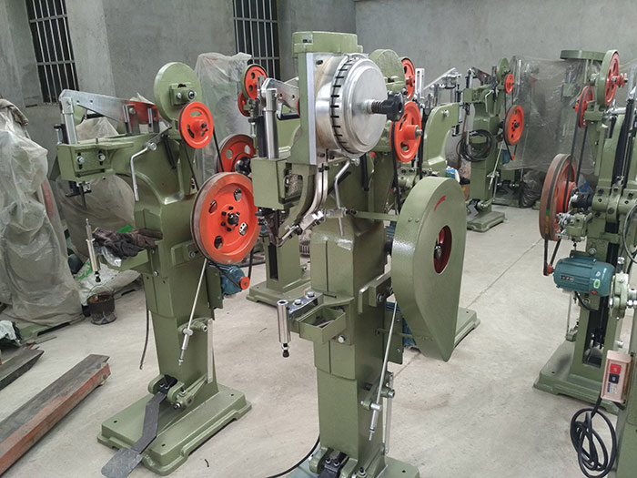 HOLLOW TUBULAR RIVETING MACHINE插图