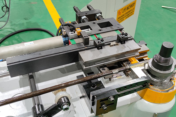 DW38CNC3A1S Thin Head CNC Tube Bending Machine for Tight Space插图2