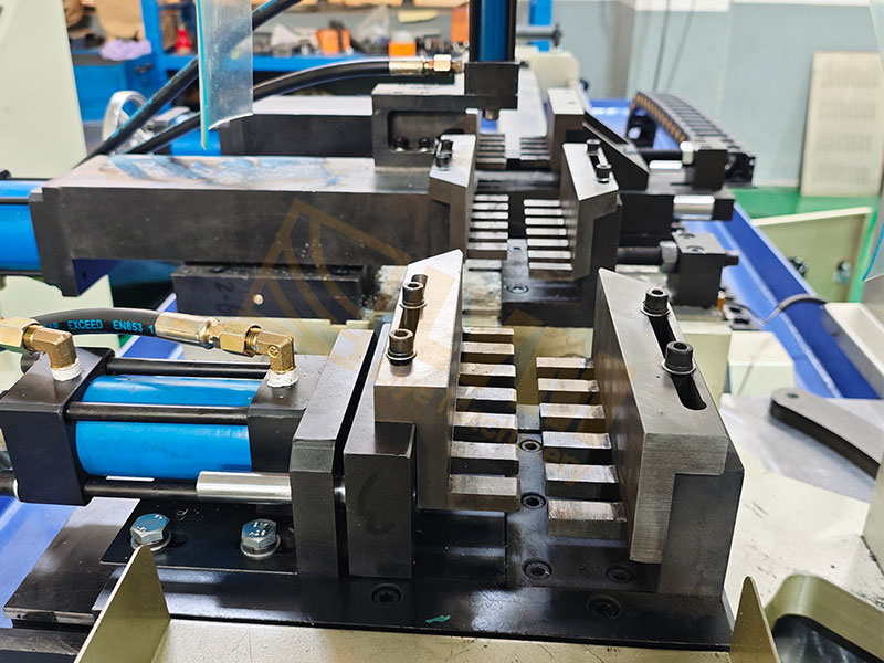 YJ425CNC Fully Automatic Pipe Cutting Machine (Servo Feeding, with Angle Cutting Function)插图4