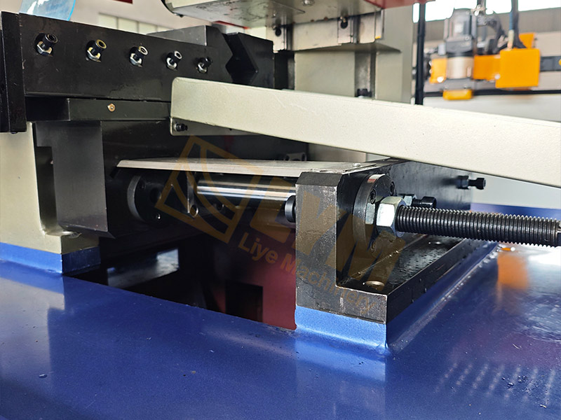YJ425CNC Fully Automatic Pipe Cutting Machine (Servo Feeding, Left and Right Clamping)插图6